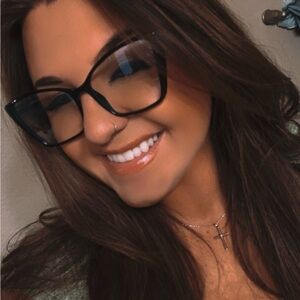 Meet your Posher, Angelina